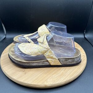 Betula Birkenstock Bombay Leaf Womens Size 8 Sandals Beige White Studs Thong